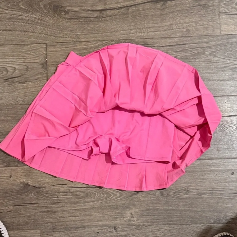 Alo Yoga Bubblegum Pink Pleated Tennis Skirt